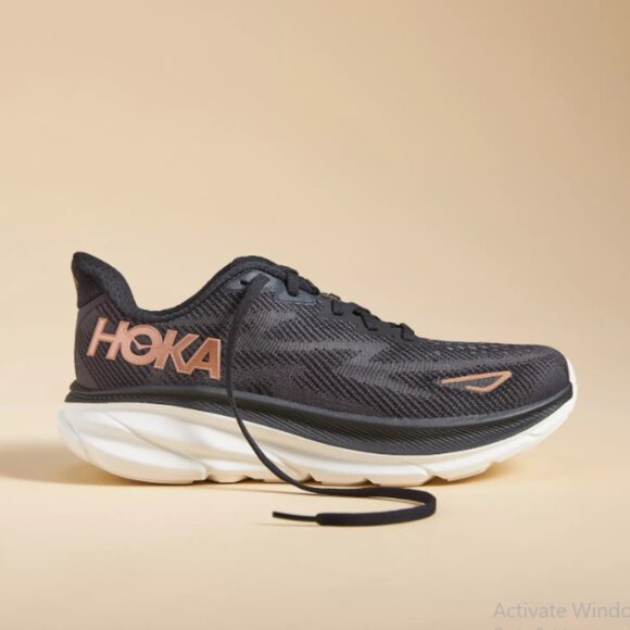 HOKA Clifton 9 Sneakers